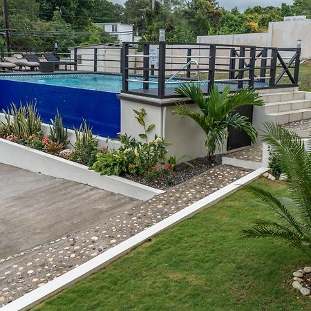 Family Complex Beside Beach W/Pool Montego Bay #1 Екстер'єр фото
