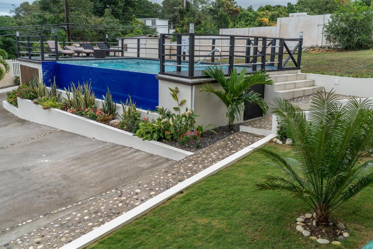 Family Complex Beside Beach W/Pool Montego Bay #1 Екстер'єр фото