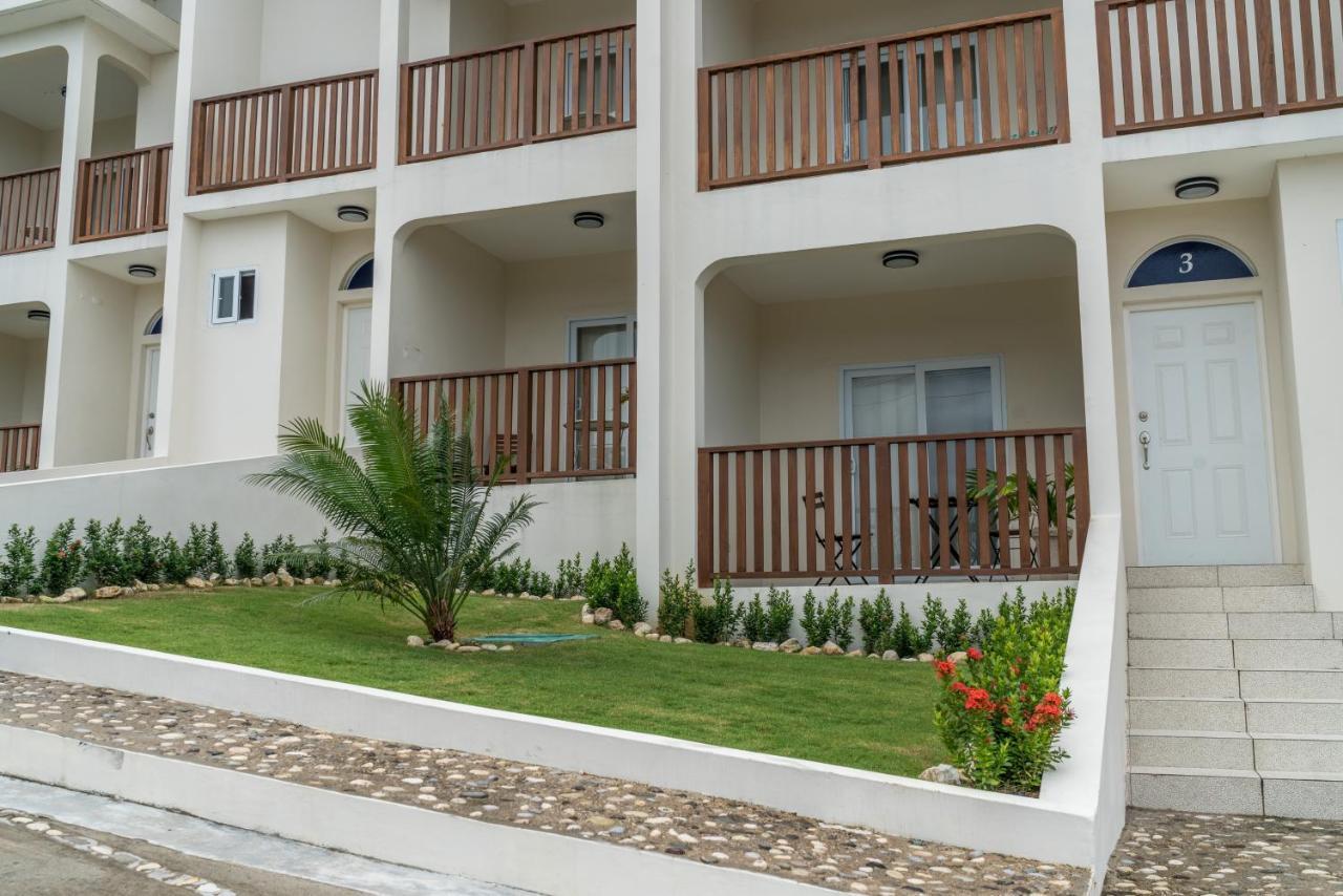 Family Complex Beside Beach W/Pool Montego Bay #1 Екстер'єр фото