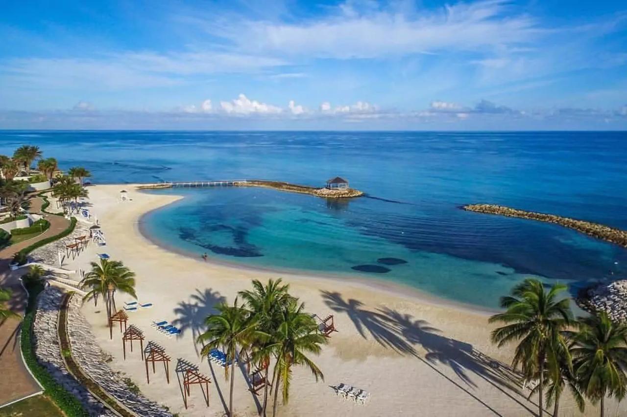 Family Complex Beside Beach W/Pool Montego Bay #1 Екстер'єр фото