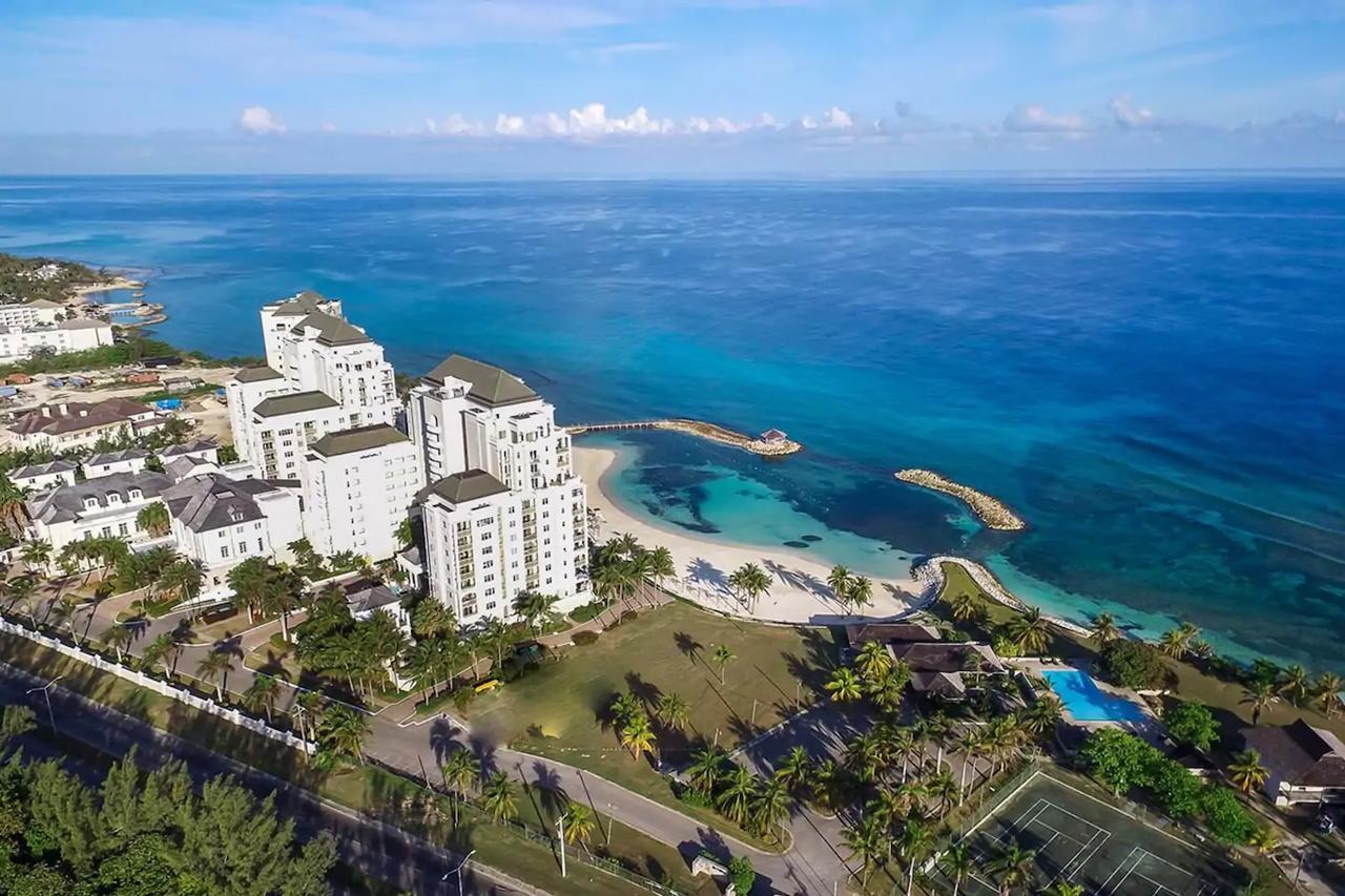 Family Complex Beside Beach W/Pool Montego Bay #1 Екстер'єр фото