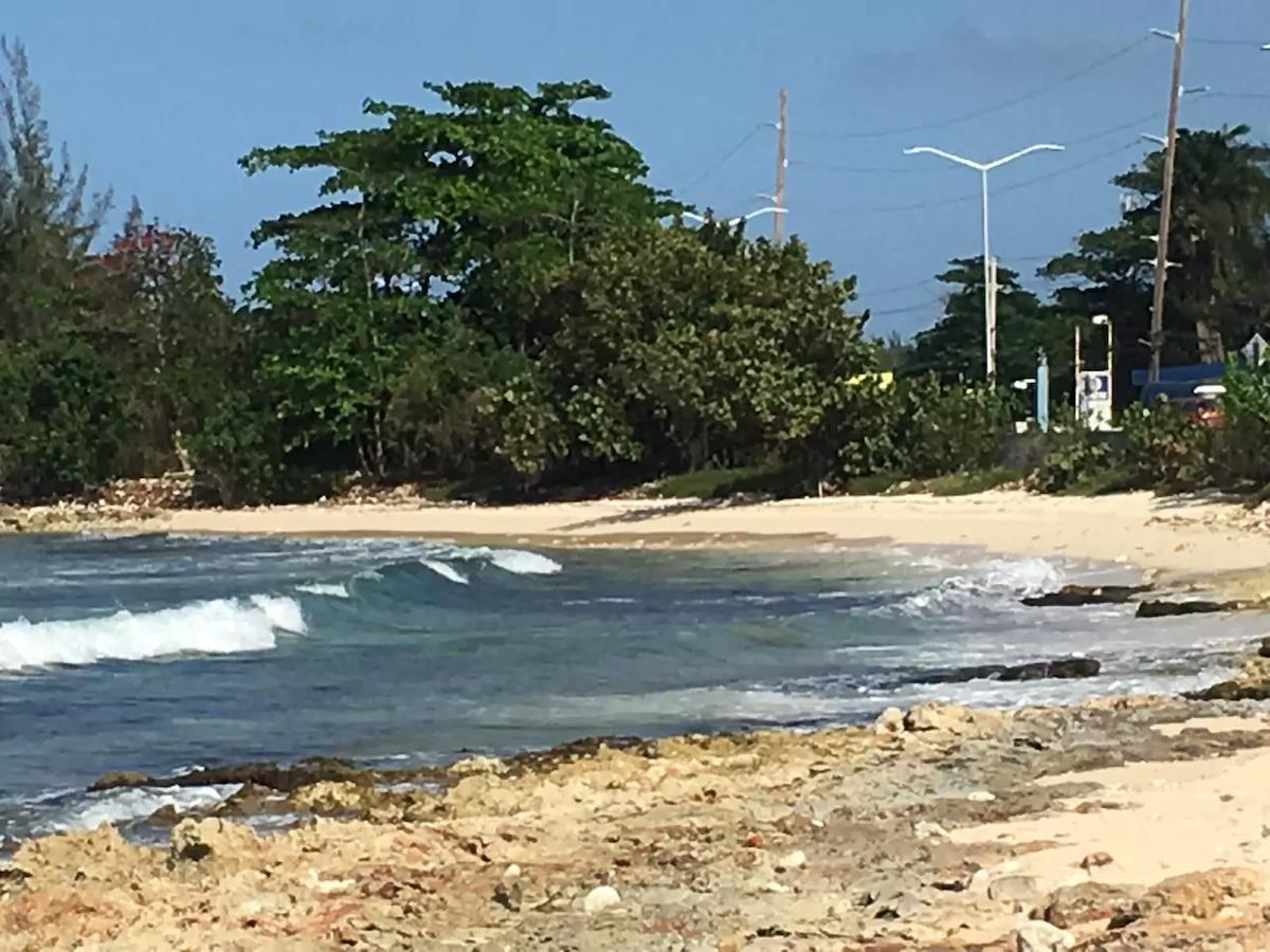 Family Complex Beside Beach W/Pool Montego Bay #1 Екстер'єр фото