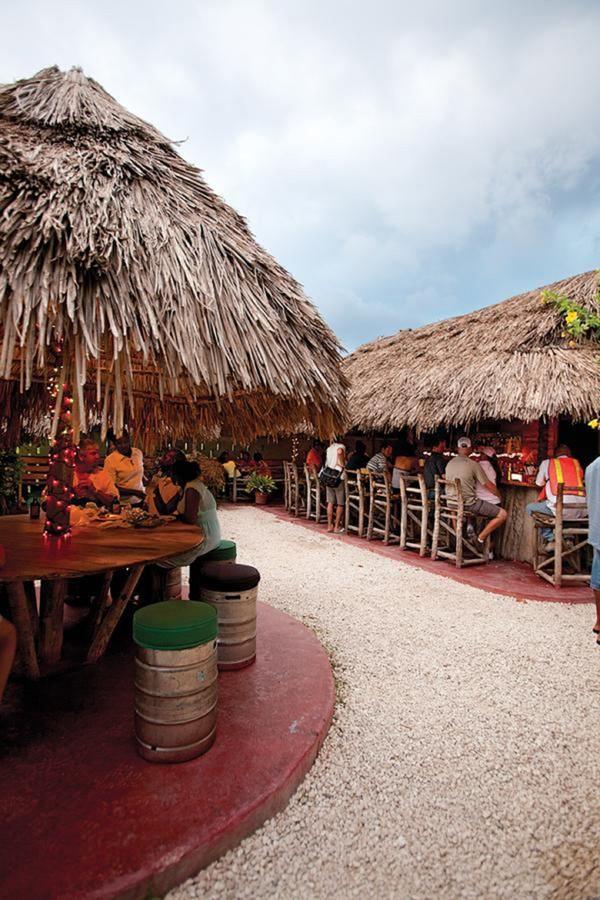 Family Complex Beside Beach W/Pool Montego Bay #1 Екстер'єр фото